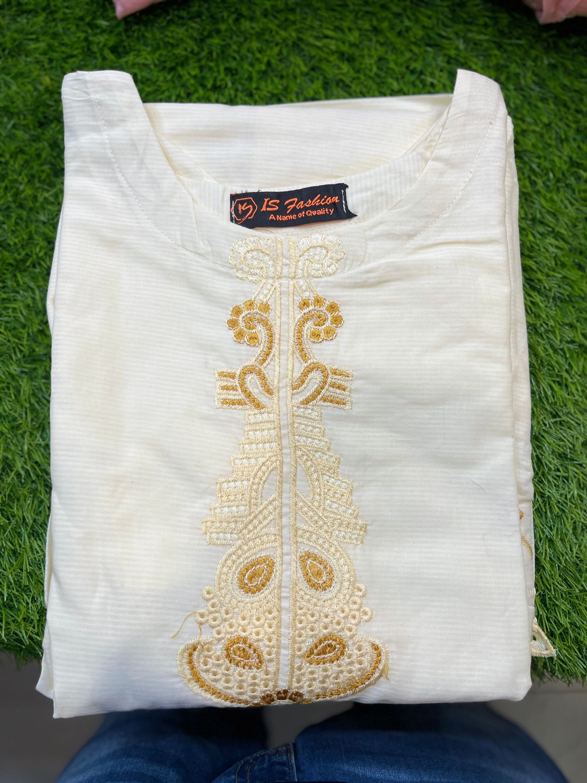 Lawn Embroidered Two Piece Kurti GL7004